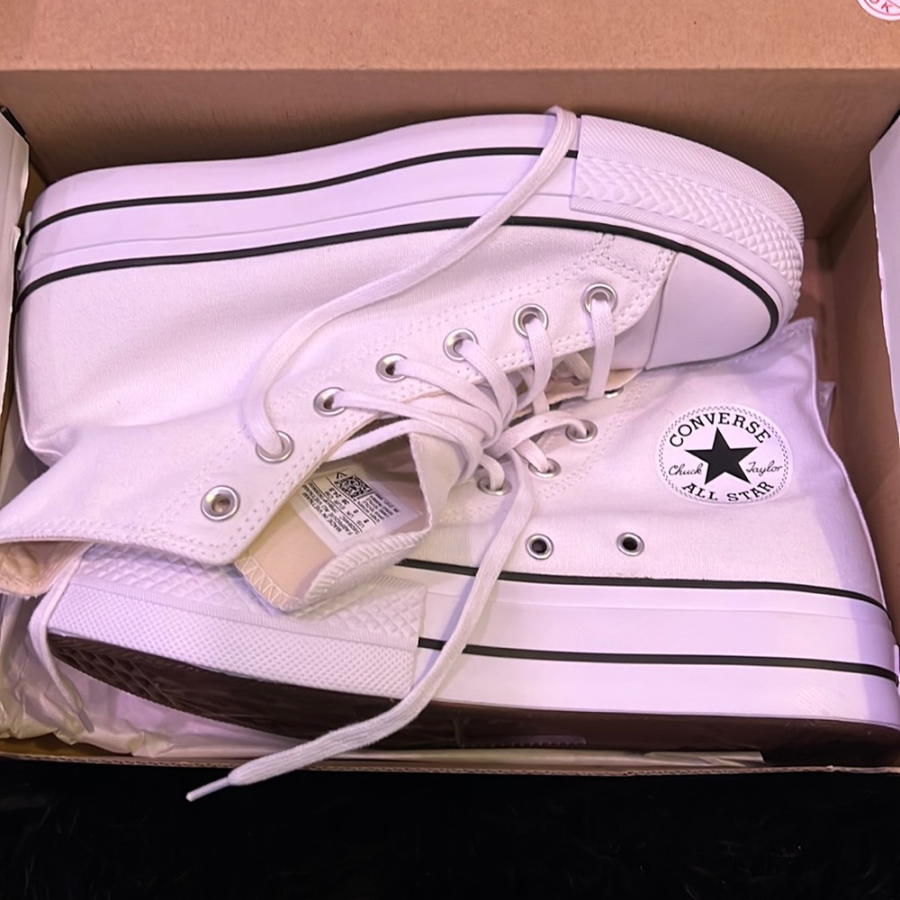 BRAND NEW platform converse